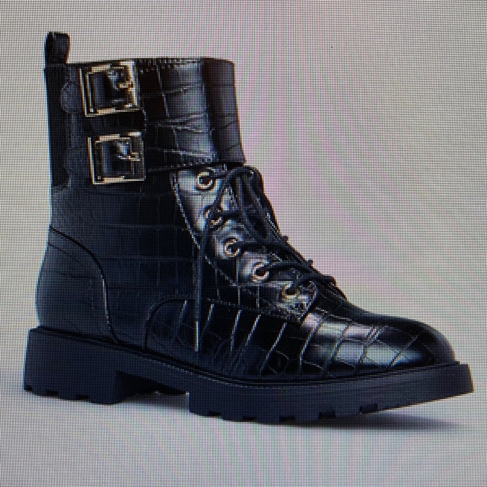 NWT women’s combat boot